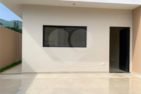 Casa à venda com 3 suítes em Vila Petrópolis, Atibaia, SP