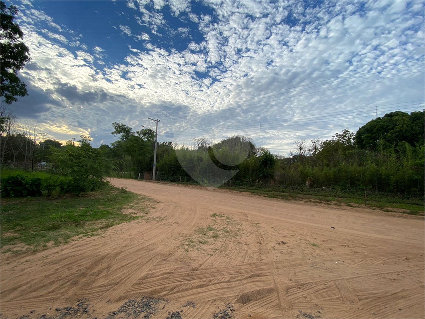 Terreno com 3.075,00 m² de área total.