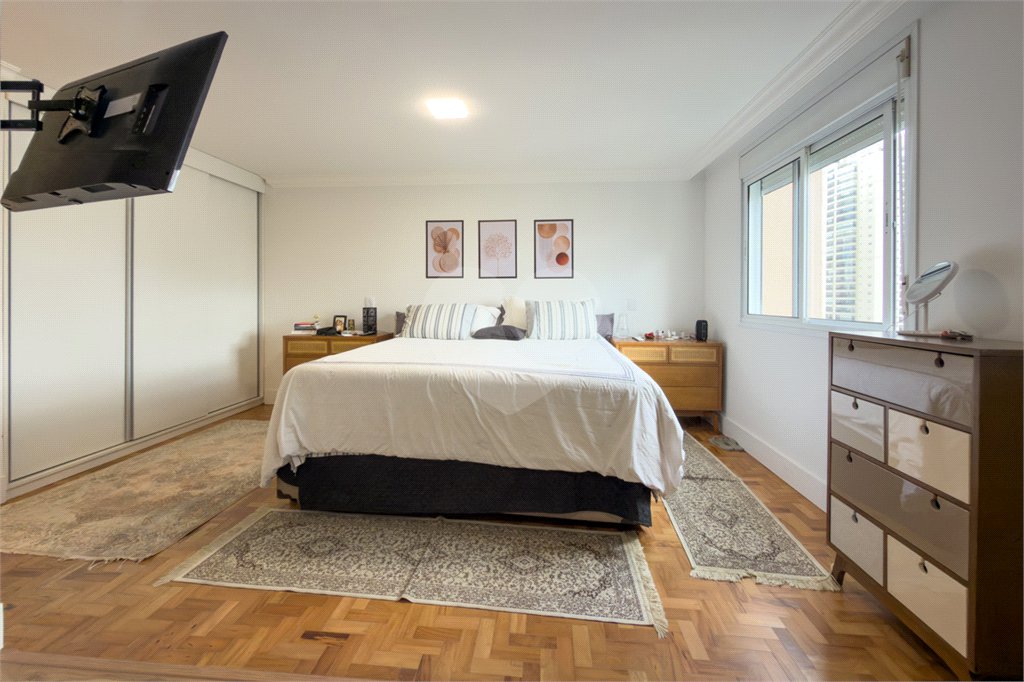 Apartamento com 205 metros no Campo Belo