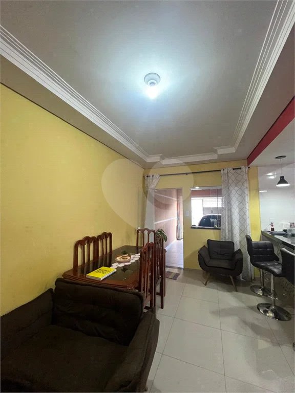 Casa ampla no bairro Terra Rica com 3 pavimentos e excelente estrutura.