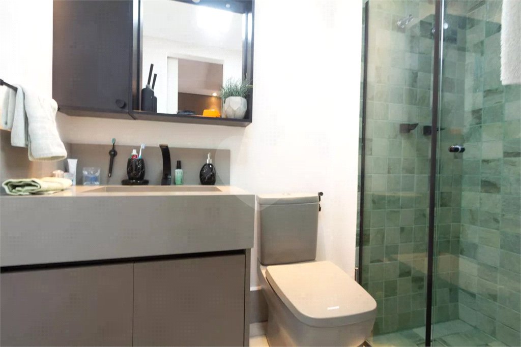 Apartamento à venda com 3 quartos, sendo 1 suíte,  em Vila Olímpia, São Paulo, SP