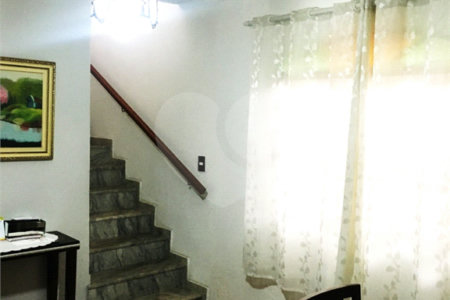 Sobrado à venda com 4 quartos, sendo 1 suíte,  em Vila Gomes, São Paulo, SP