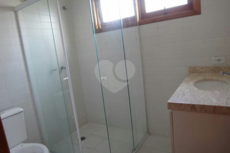 Casa à venda ou para alugar com 4 quartos, sendo 2 suítes, no condomínio Vila Hípica, São Paulo - SP