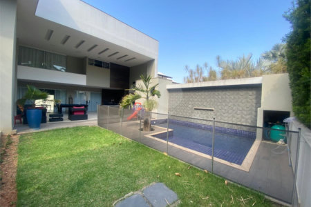 Casa à venda com 4 quartos, sendo 3 suítes, no condomínio Marc Ferez, Rio de Janeiro - RJ