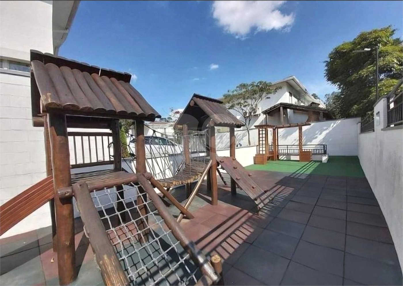 Casa à venda ou para alugar com 3 quartos, sendo 1 suíte, no condomínio Liberty Village, São Paulo - SP