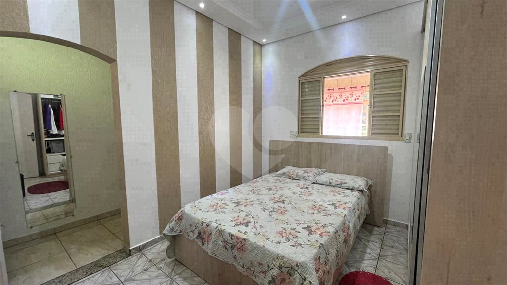 Casa à venda com 2 quartos, sendo 1 suíte, no Centro, Sarapuí, SP