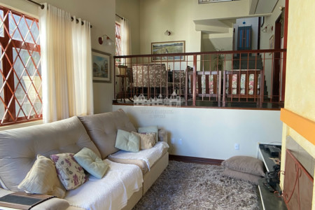 Casa à venda com 3 quartos, sendo 1 suíte, com vista deslumbrante em Recreio Maristela, Atibaia