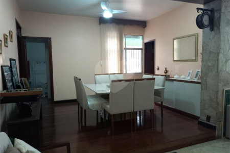 Cobertura à venda com 5 quartos, sendo 2 suítes,  em Grajaú, Rio de Janeiro, RJ