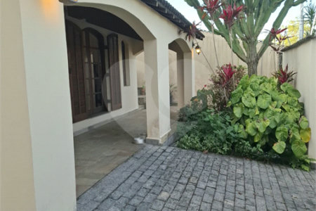 Casa à venda com 3 quartos, sendo 1 suíte,  em Vila Santa Helena, Mogi das Cruzes, SP