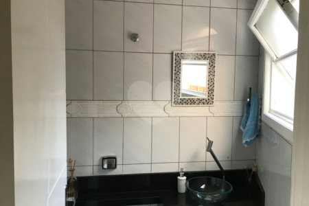 Sobrado à venda com 3 quartos, sendo 1 suíte, em Vila do Castelo, São Paulo, SP