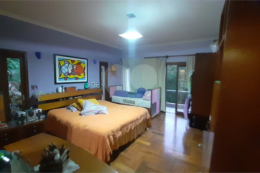 Casa à venda com 4 quartos, sendo 2 suítes, no condomínio Champs Elysees Village, Mairiporã - SP
