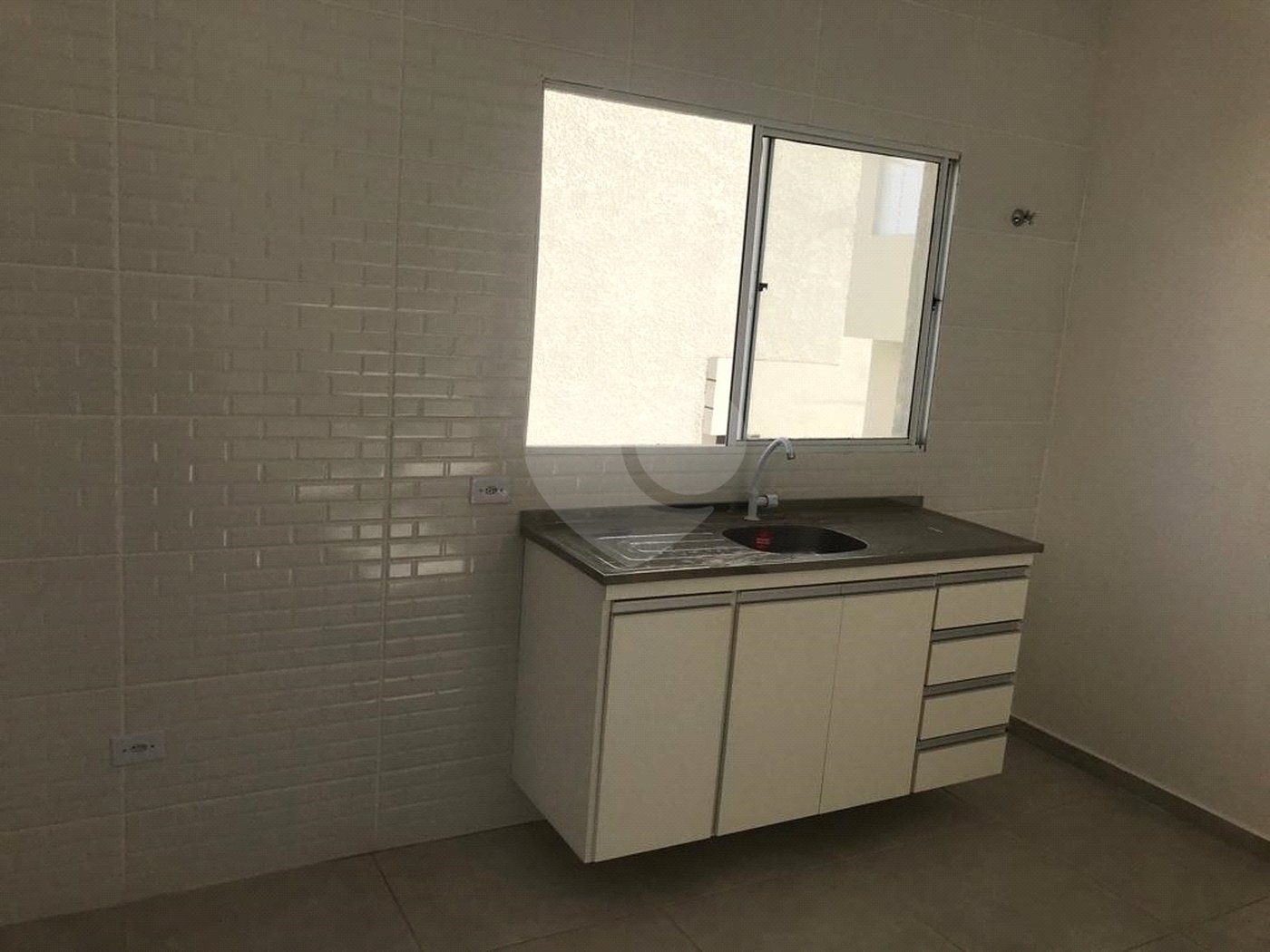 Casa de Vila à venda com 2 quartos em Jardim São Felipe, Atibaia, SP
