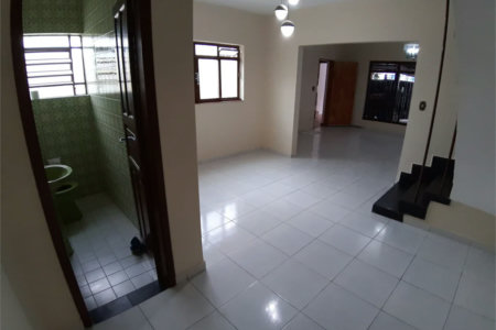 Sobrado à venda com 4 quartos, sendo 1 suíte, em Vila Gomes, São Paulo, SP