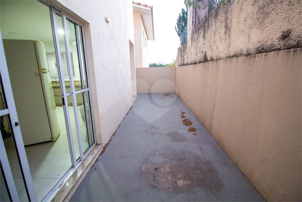 Casa à venda com 3 quartos, sendo 1 suíte, no condomínio Vilaregio, São Roque - SP