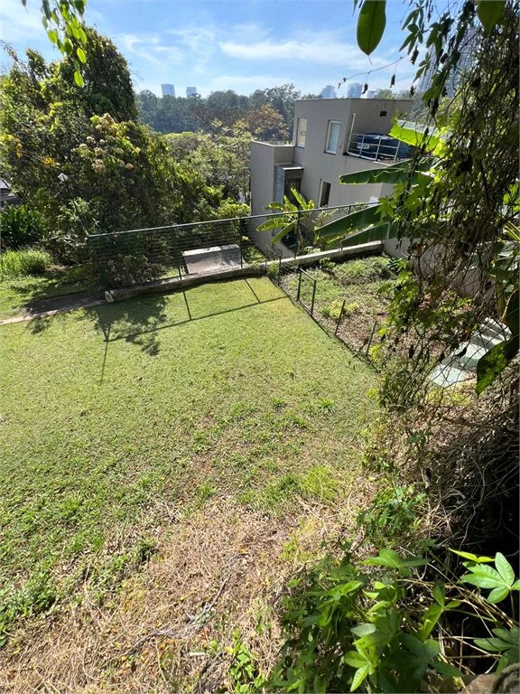 Terreno à venda no condomínio Jardim Vitória Régia, São Paulo - SP