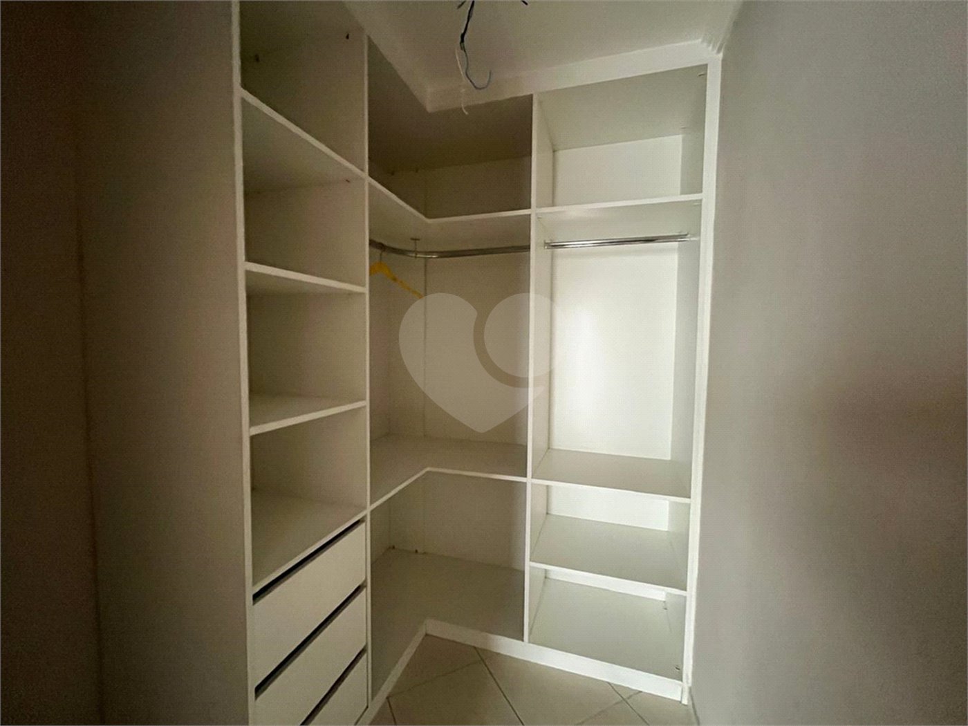 Casa à venda com 4 quartos, sendo 2 suítes, no condomínio Pedra Mar, Rio de Janeiro - RJ