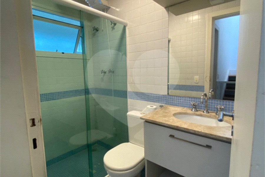 Casa à venda com 3 quartos, sendo 1 suíte, no condomínio Village Santa Cecilia, São Paulo - SP