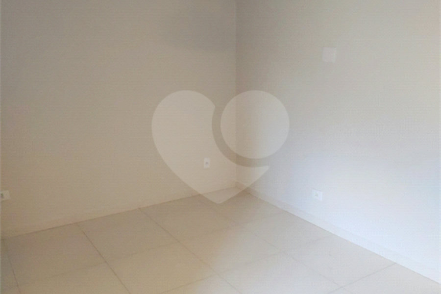 Sobrado à venda com 4 quartos, sendo 3 suítes, em Tremembé, São Paulo, SP