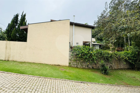 Casa à venda com 3 suítes no condomínio Residencial Delle Stelle, Louveira - SP