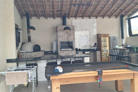 Casa à venda com 4 quartos, sendo 3 suítes, no Centro, Bom Jesus dos Perdões, SP