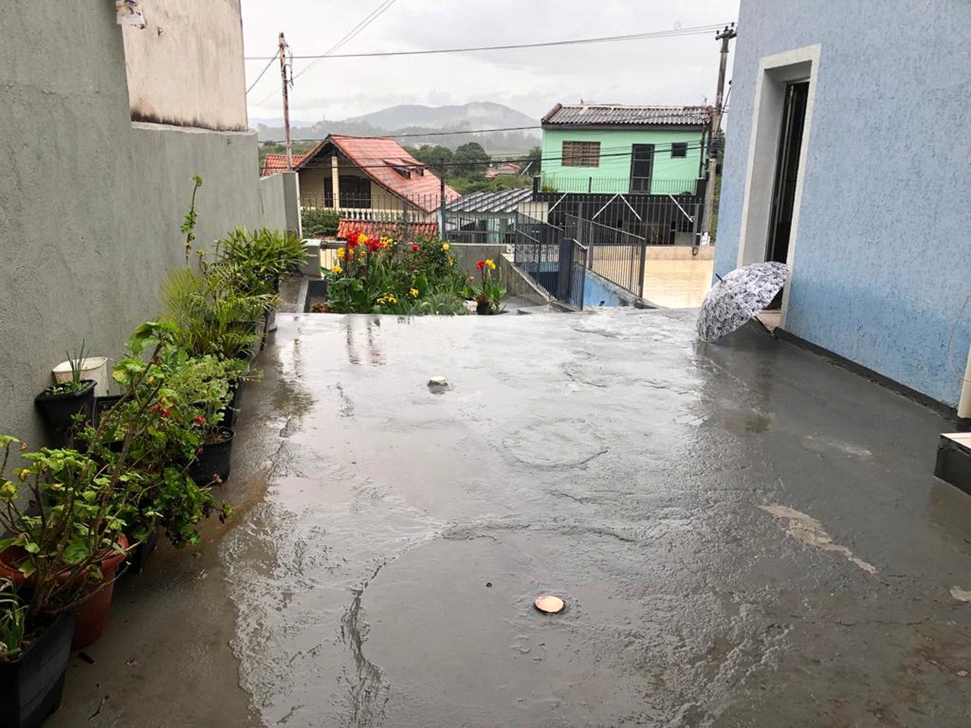 Sobrado à venda com 4 quartos, sendo 1 suíte, em Serra da Cantareira, Mairiporã, SP