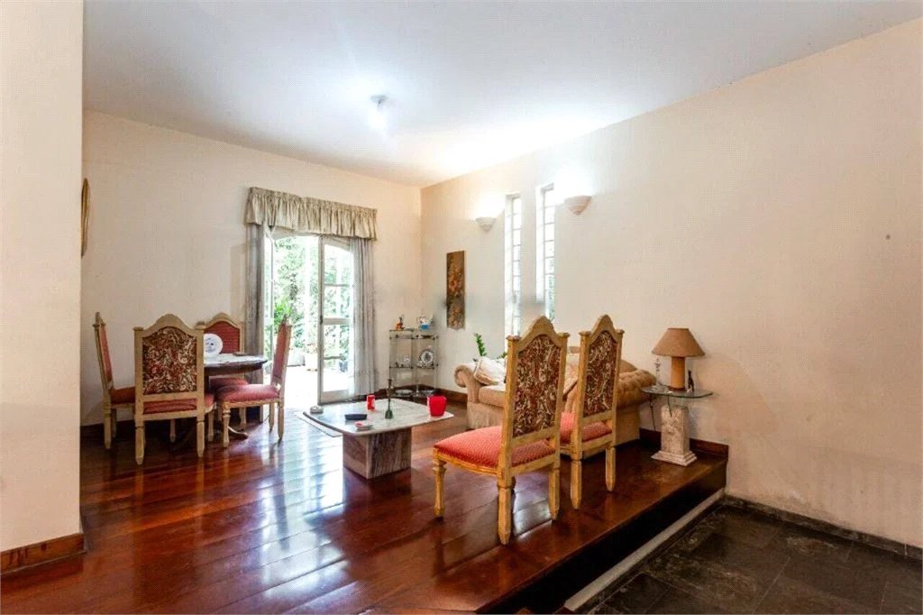 Sobrado à venda ou para alugar com 4 suítes em Butantã, São Paulo, SP