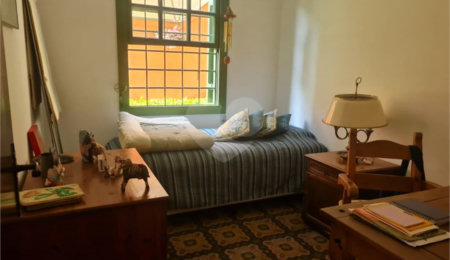 Casa à venda com 5 quartos, sendo 2 suítes,  em Jardim Morumbi, São Paulo, SP