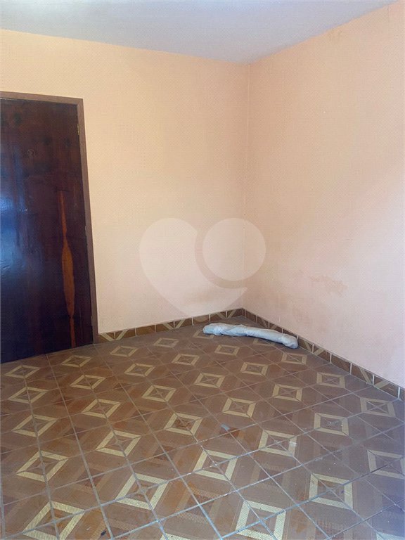 Sobrado à venda com 4 quartos, sendo 2 suítes, em Vila Ruth, Poá, SP