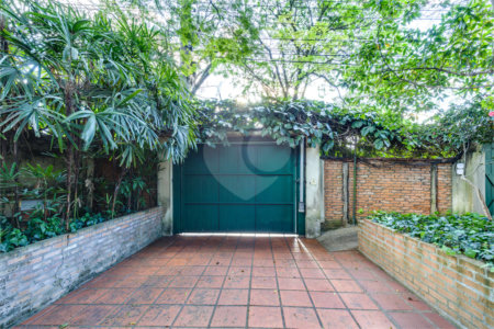 Casa Térrea à venda com 3 suítes em Jardim dos Estados, São Paulo, SP
