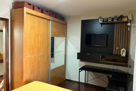Casa Térrea à venda com 5 quartos, sendo 3 suítes,  em Vila Oliveira, Mogi das Cruzes, SP
