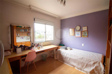 Casa à venda com 4 quartos, sendo 3 suítes, no condomínio Residencial Sans Souci, São Paulo - SP