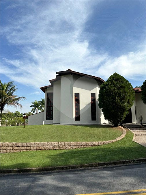 Casa à venda ou para alugar com 4 suítes no condomínio Estância Marambaia, Vinhedo - SP