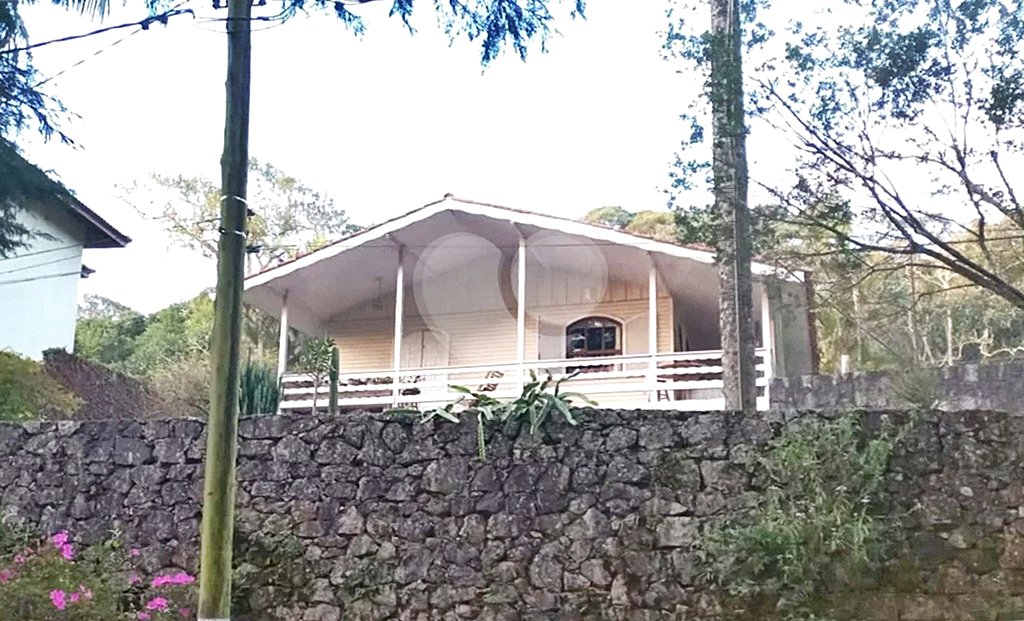 Casa à venda com 4 quartos, sendo 1 suíte,  no condomínio Parque Imperial da Cantareira, Mairiporã - SP