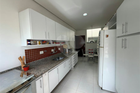 Casa à venda com 4 quartos, sendo 1 suíte, no condomínio Taquaral, São Paulo - SP