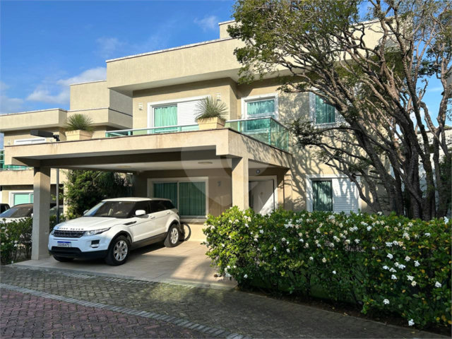 Casa à venda com 4 suítes no condomínio Residencial Jabuticabeiras, São Paulo - SP
