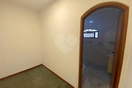 Casa à venda com 4 quartos, sendo 2 suítes,  em Jardim do Lago, Atibaia, SP