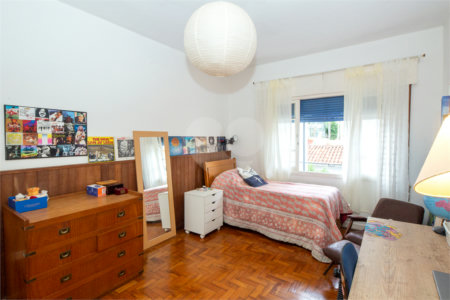Casa à venda com 3 quartos, sendo 1 suíte, em Alto da Boa Vista, São Paulo, SP