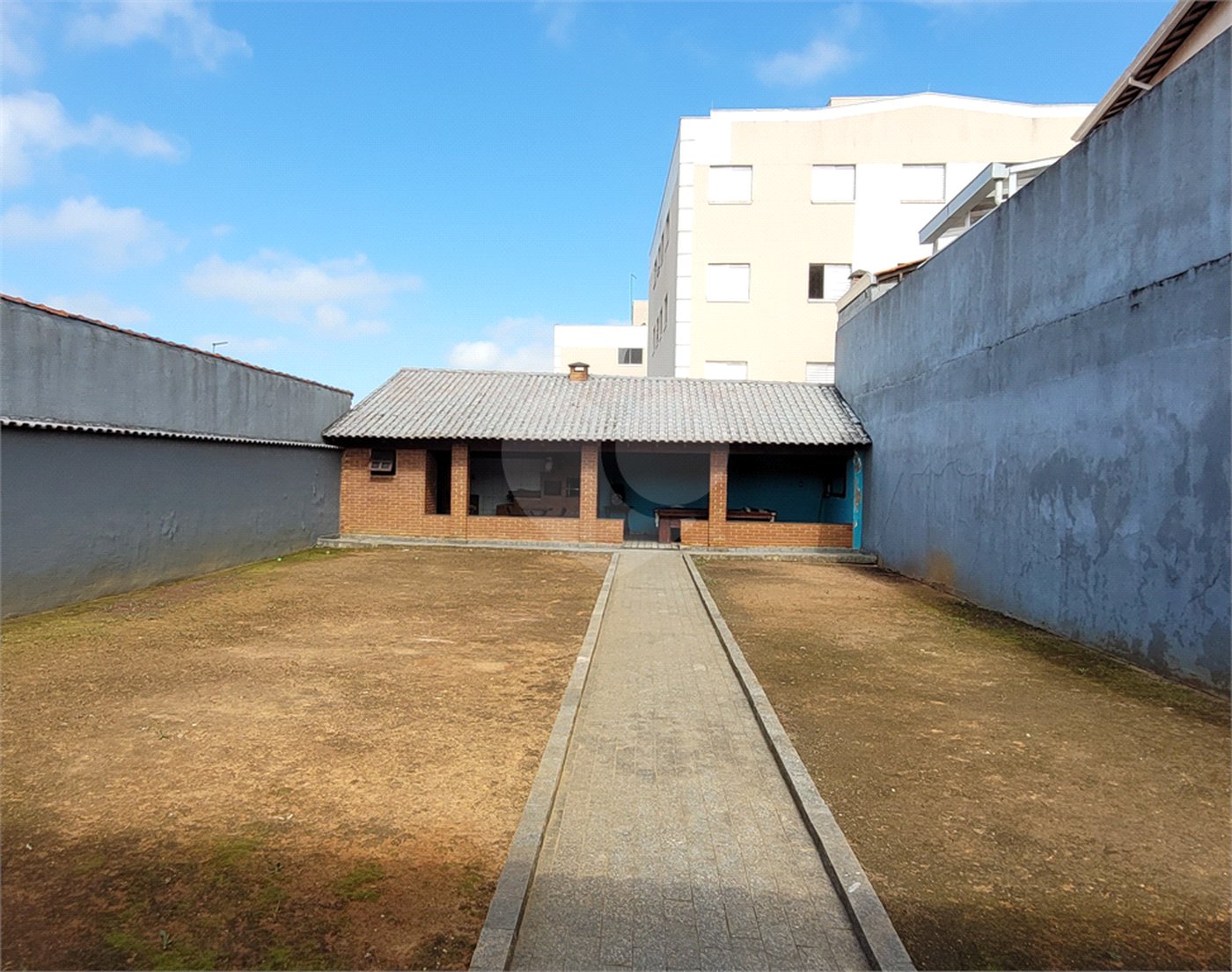 Casa à venda ou para alugar com 3 quartos, sendo 1 suíte,  em Vila Nova Aparecida, Mogi das Cruzes, SP