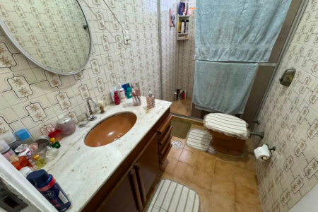Apartamento com 2 dormitórios e suíte + dependência de serviço completa na Ponta da Praia – Localização privilegiada próximo à Praça Dino Bueno