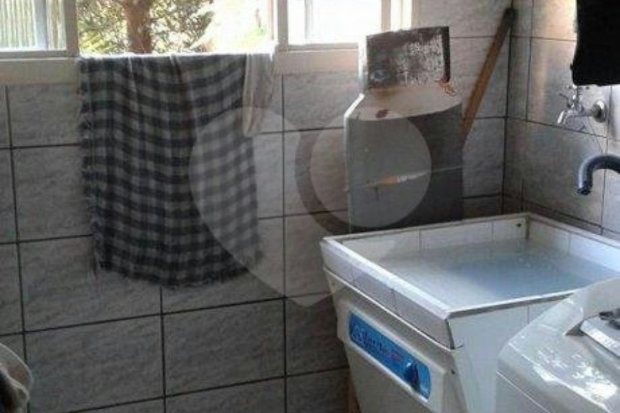 Casa Térrea à venda com 3 quartos, sendo 1 suíte, em Parque Peruche, São Paulo, SP