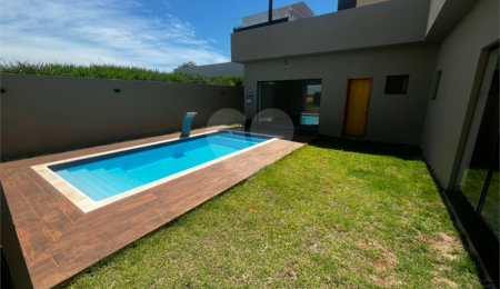 Casa à venda com 3 suítes em Terras de Santa Cristina Xiii Setor Marina, Paranapanema, SP