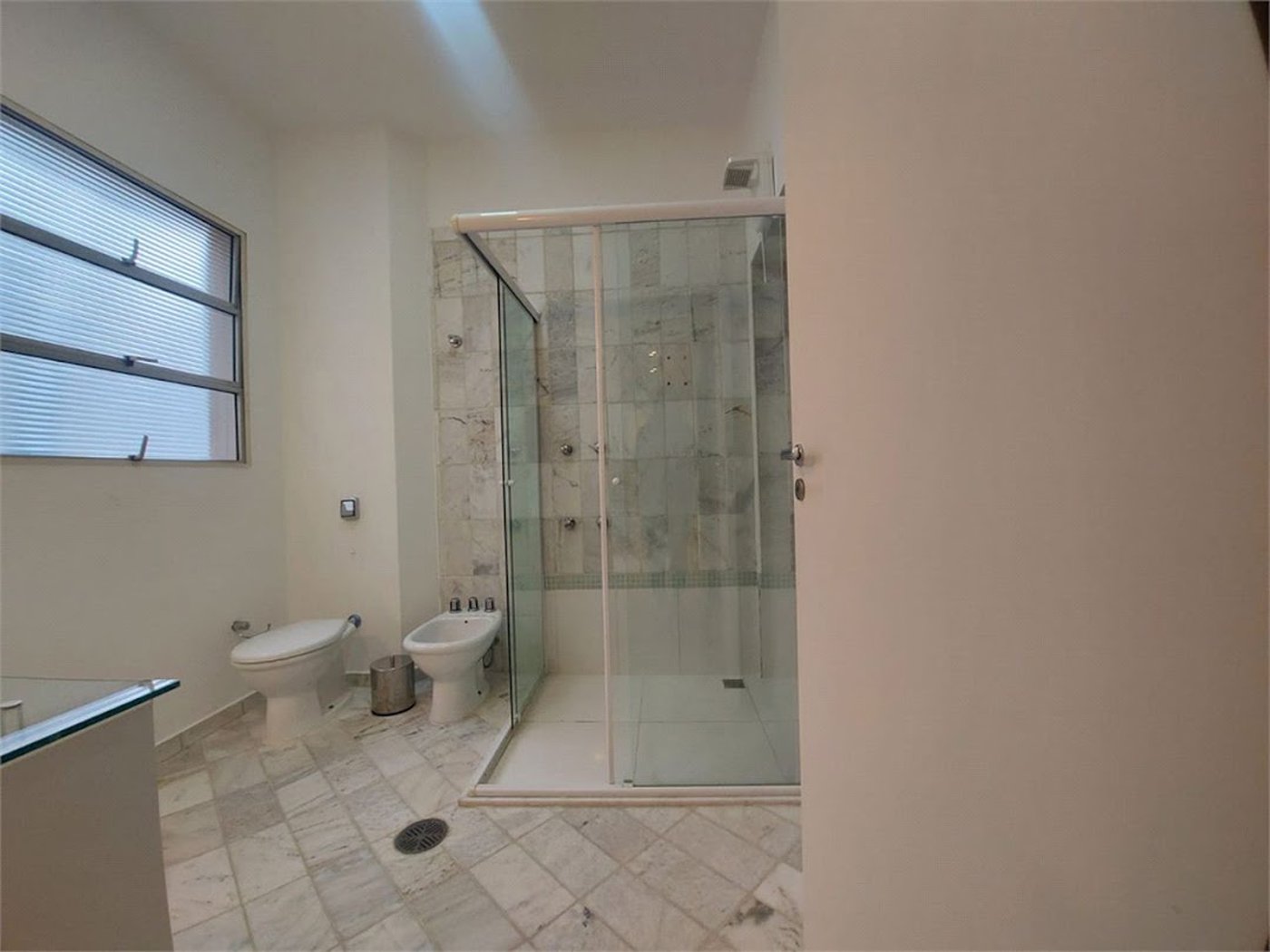 Apartamento com 4 dormitórios à venda, 120 m² por R$ 700.000,00 - Pitangueiras - Guarujá/SP