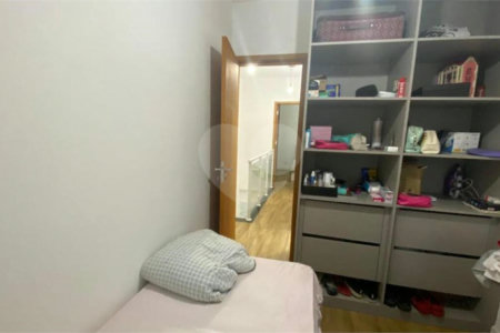 Casa à venda com 3 quartos, sendo 1 suíte, no condomínio Garden Village, São Paulo - SP