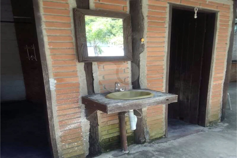 Casa à venda com 6 quartos, sendo 3 suítes, no condomínio Residencial Jardins de Mairiporã I, Mairiporã - SP