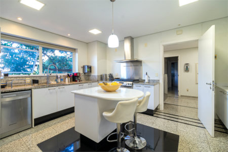 Apartamento à venda com 5 suítes em Moema, São Paulo, SP