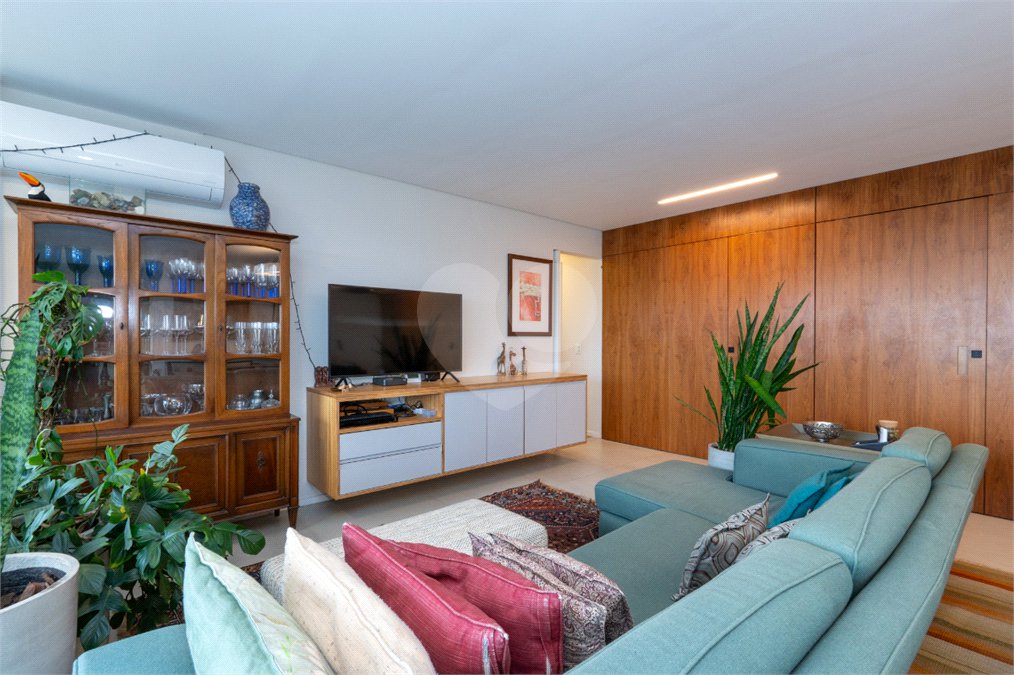 Apartamento à venda com 3 suítes em Campo Belo, São Paulo, SP