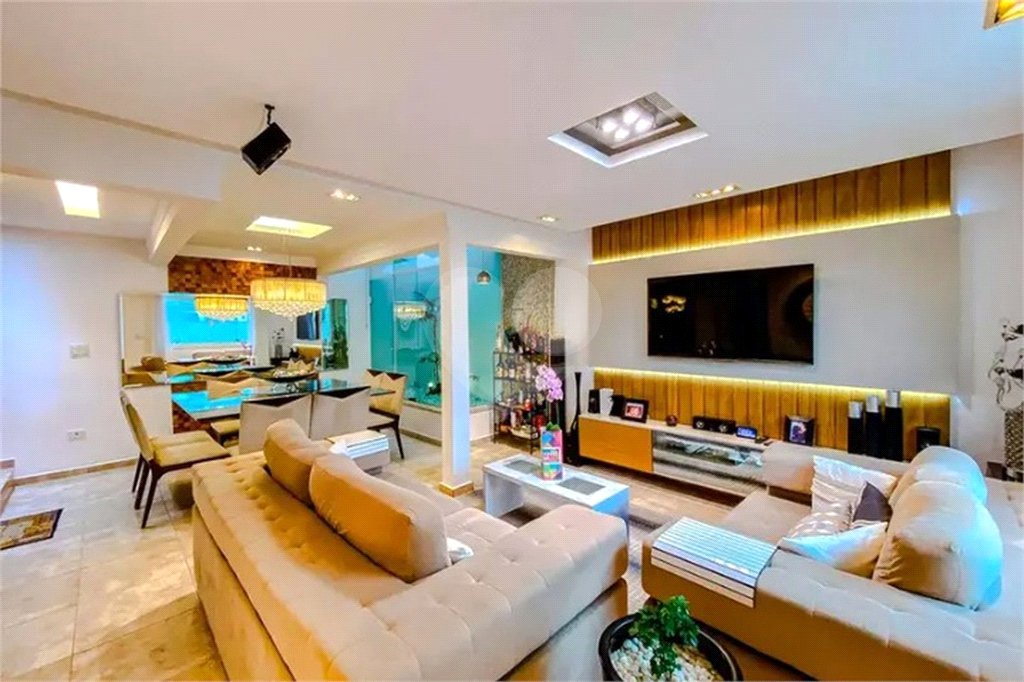 Casa à venda com 3 suítes no condomínio Oiti Residencial, São Paulo - SP
