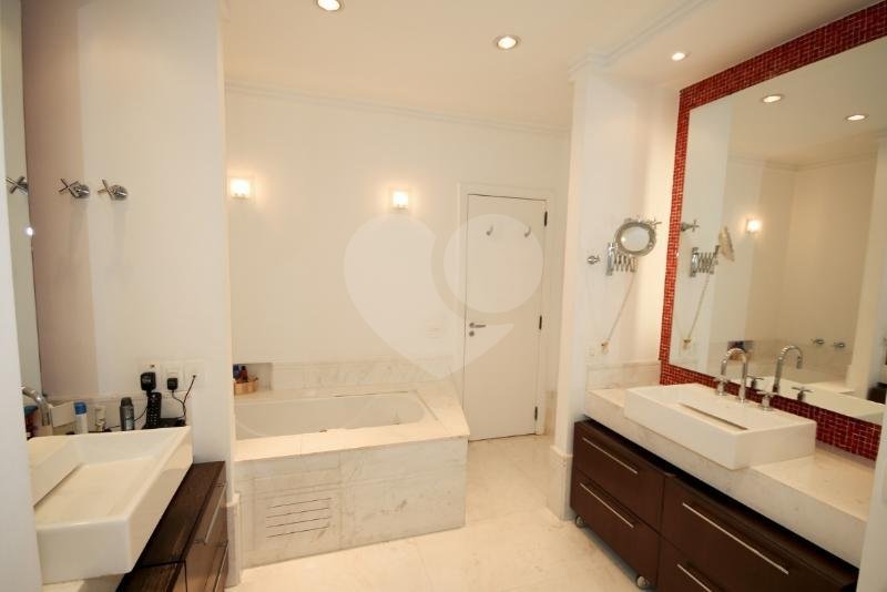 Casa à venda com 3 quartos, sendo 2 suítes,  em Vila Tramontano, São Paulo, SP