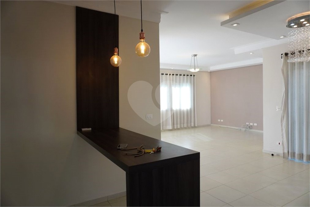 Casa para alugar com 4 quartos, sendo 2 suítes, no condomínio Mont Serrat, Salto - SP
