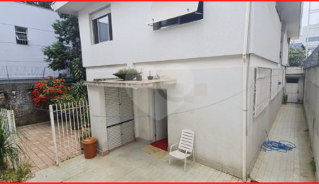 Sobrado à venda com 4 quartos, sendo 1 suíte,  em Indianópolis, São Paulo, SP